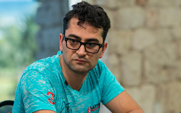 High Stakes Poker Pro Antonio Esfandiari Kicks Movie Star Kevin Hart's Arse