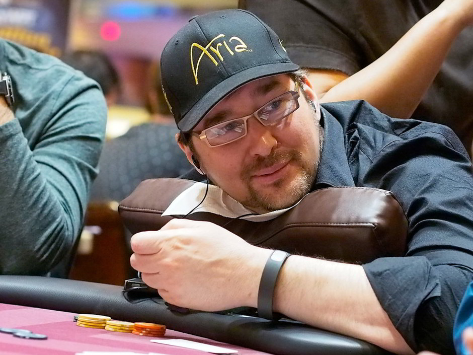 Negreanu Catches Phil Hellmuth Mid Brag
