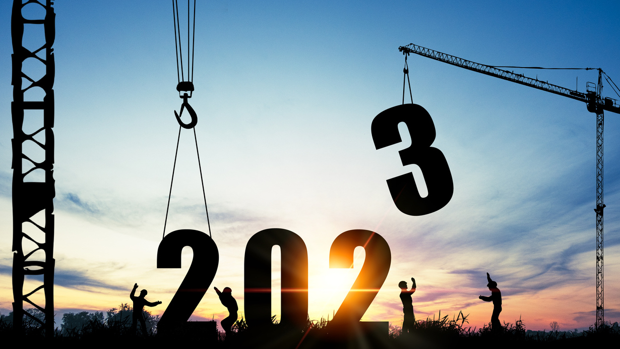 Cranes lowering giant numbers in a backlit field that spell out 2023. NY state senator Joseph Addabbo Jr recently told pokerfuse that he expects NY online poker & casino gaming legislation to pass in 2023, when it will be most beneficial fiscally.