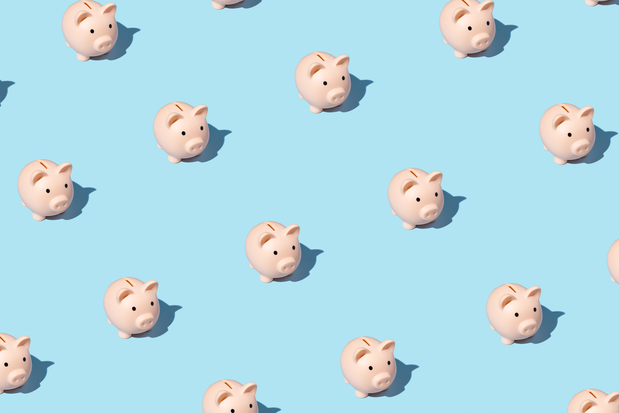 pink piggy banks in repeating pattern on blue background. PokerStars Reminds Players To Control Their Bankroll