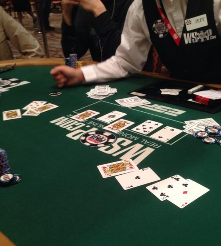 Who Shows Their Cards First in a Poker Showdown? – Freeroll Atlanta poker  tournaments