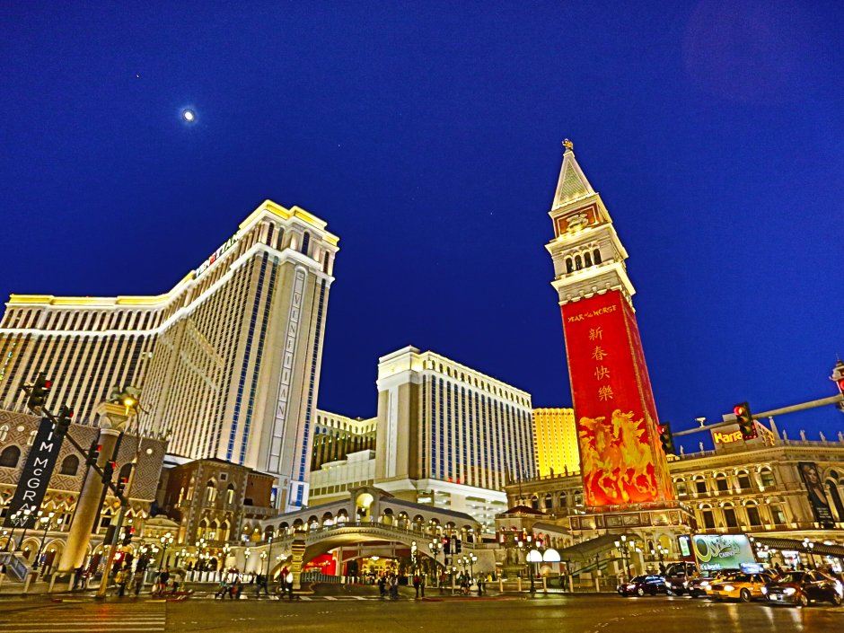 Venetian Poker: To Play Or Not To Play - That Is The Question