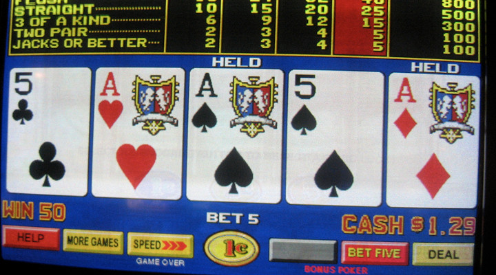 Gambling Partners Exploit Loophole In Video Poker Machine, Las Vegas Makes Them Pay